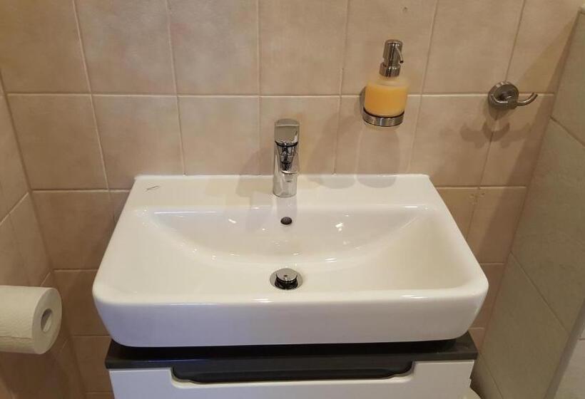 Habitació Estàndard, Exquisite