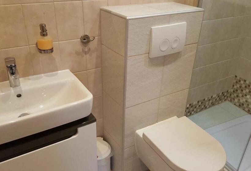 Habitació Estàndard, Exquisite