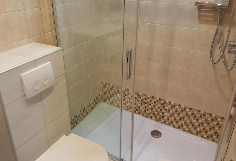 Habitació Estàndard, Exquisite