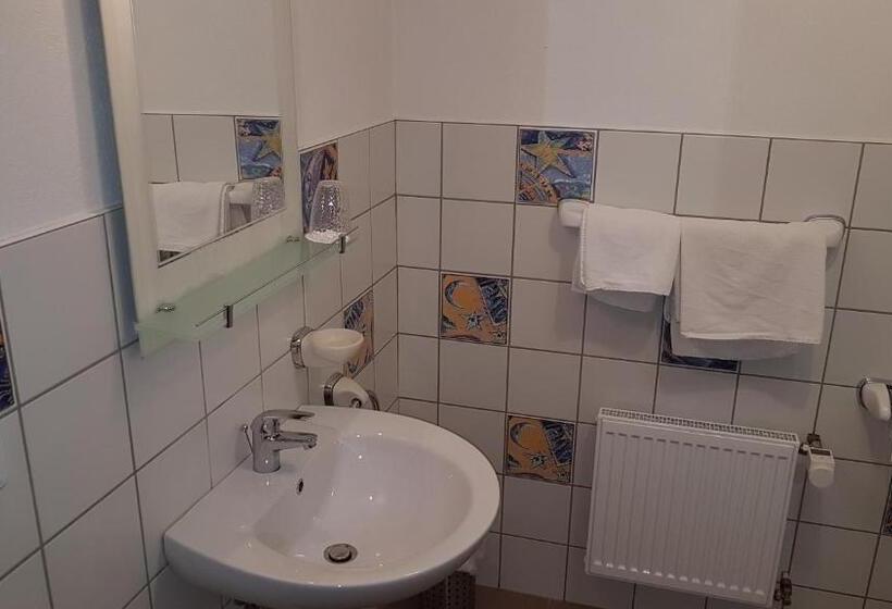 Habitació Estàndard, Exquisite