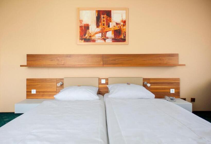 Номер Стандарт, & Restaurant Ernst