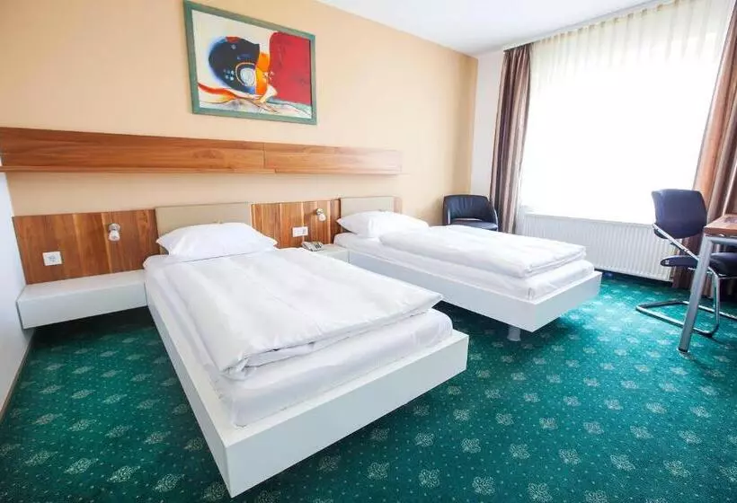 Standard Room, & Restaurant Ernst