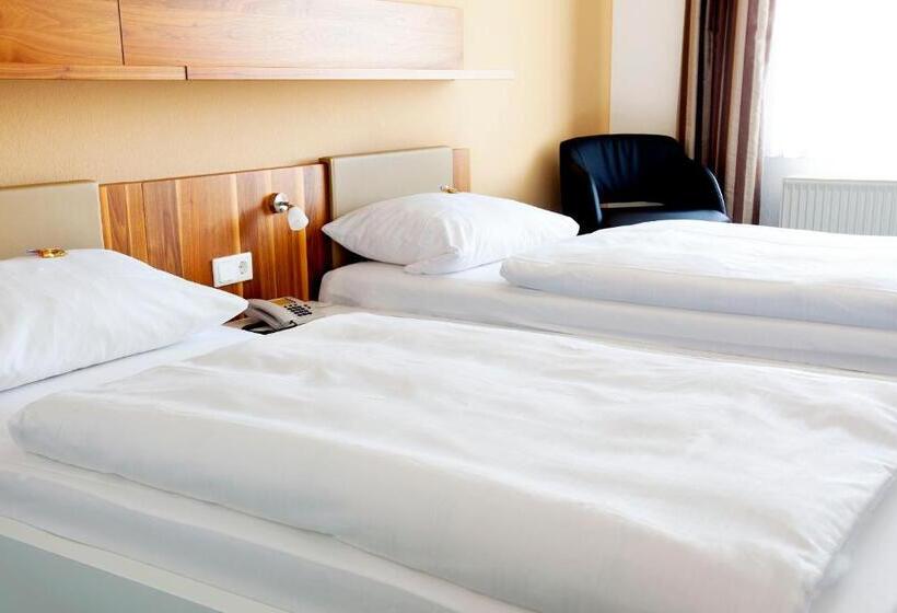 Номер Стандарт, & Restaurant Ernst