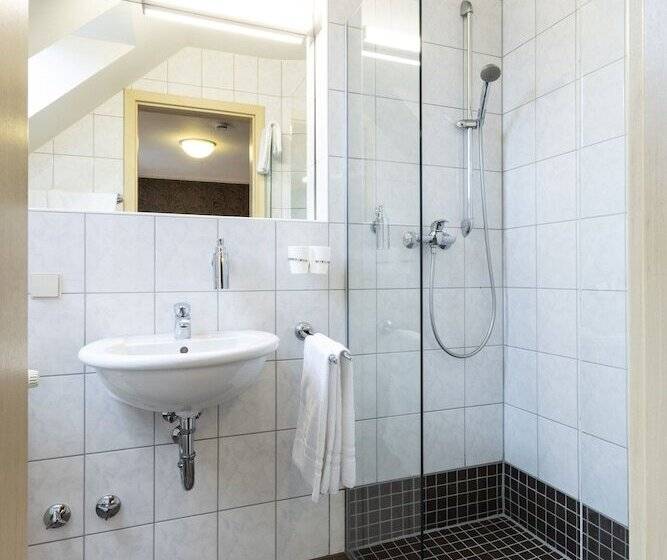 Номер Стандарт, Stadt