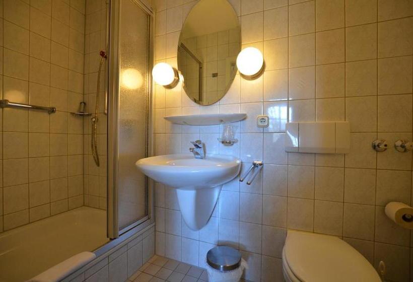 4인용 스탠다드 룸, Stiftsberg Bildungs Und Freizeitzentrum