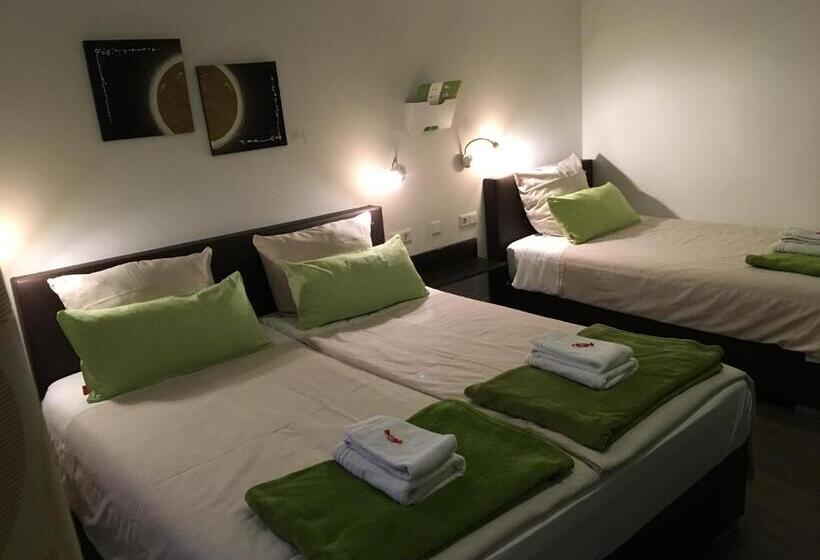 غرفة قياسية ثلاثية, Tau Lünne