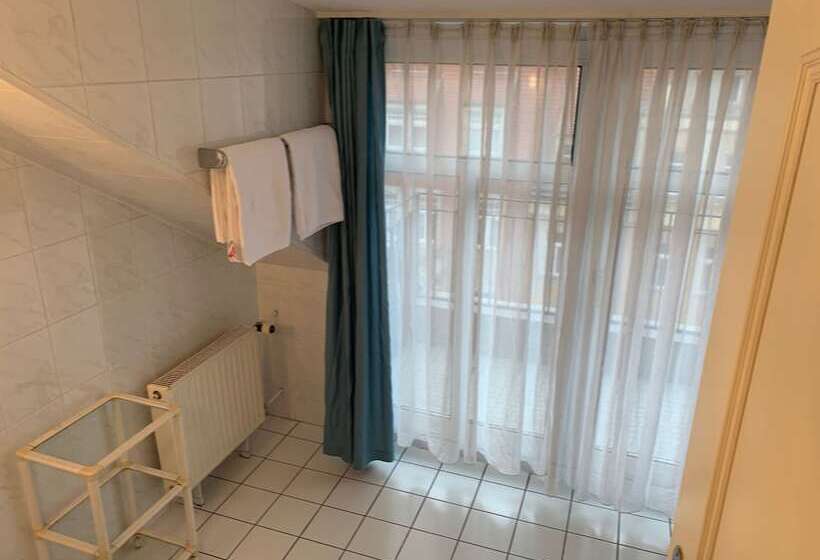 غرفة أساسية رباعية, Windsor