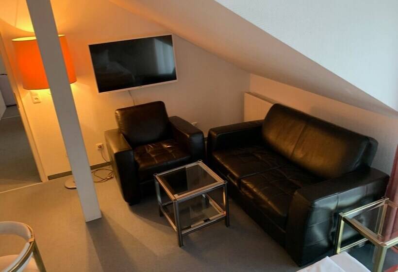 غرفة أساسية رباعية, Windsor