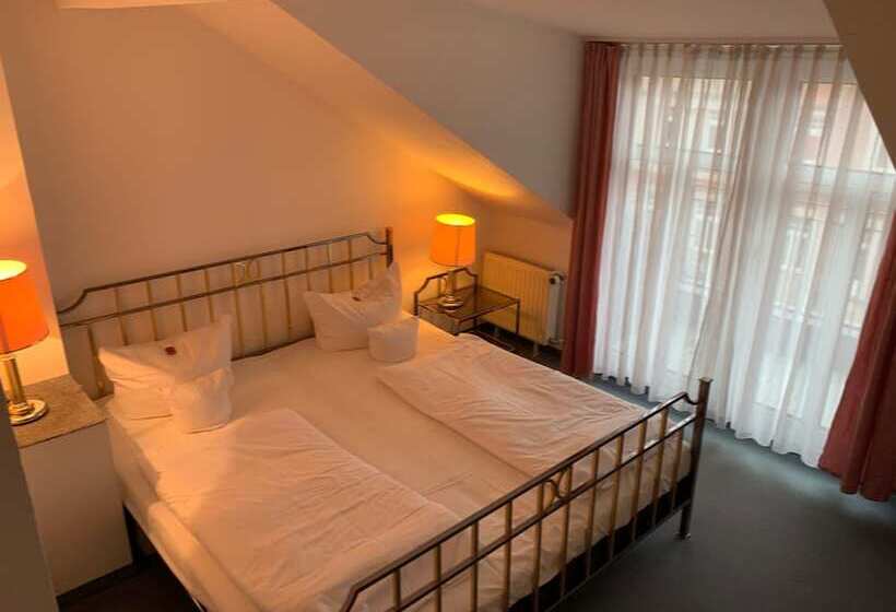 غرفة أساسية رباعية, Windsor