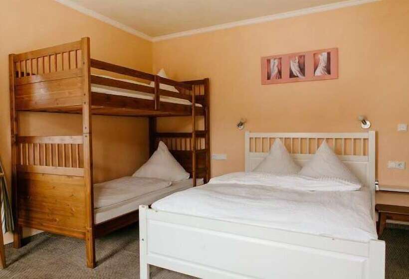 Семейный Номер, Landhotel Airport Inn