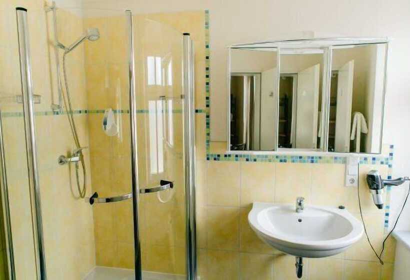 اتاق استاندارد سه نفره, Landhotel Airport Inn