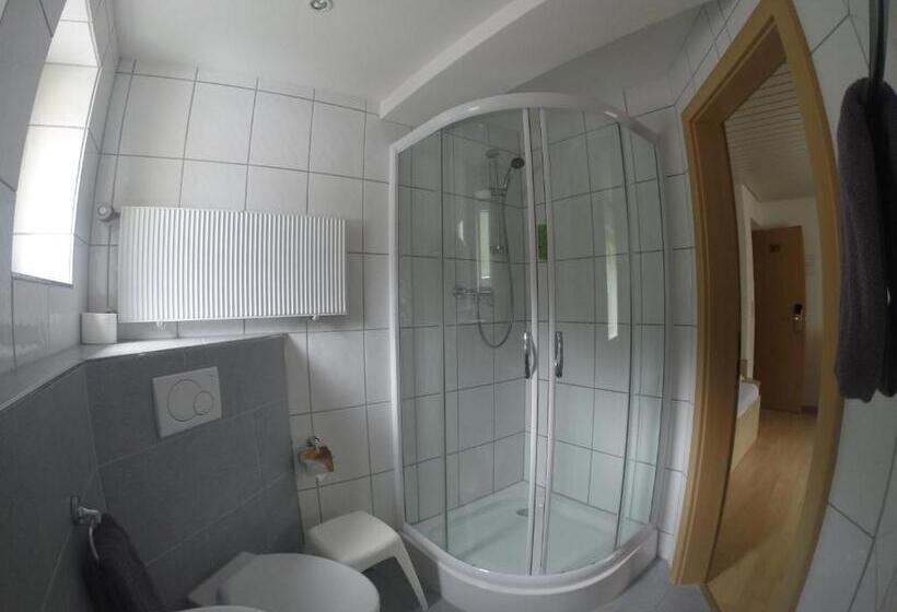 Quarto Economy Individual, Zum Wasserfall Garni