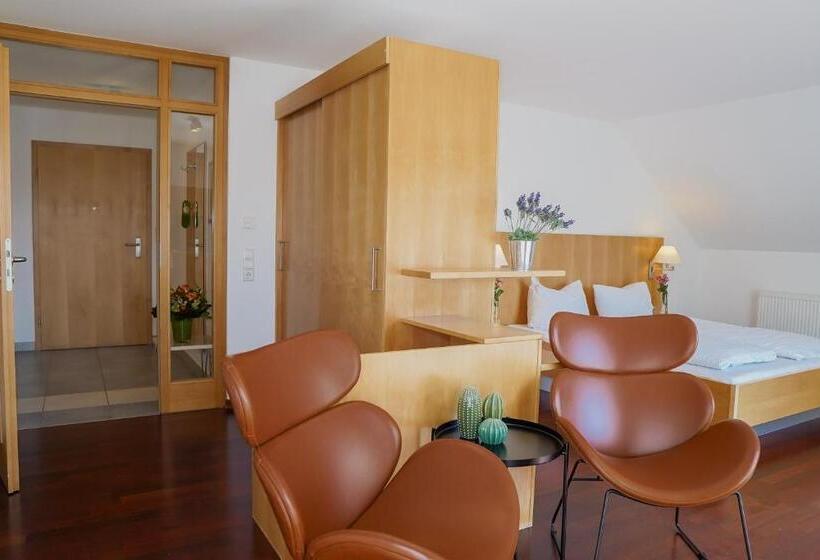 Полулюкс с Балконом, Züfle Hotel Restaurant Spa