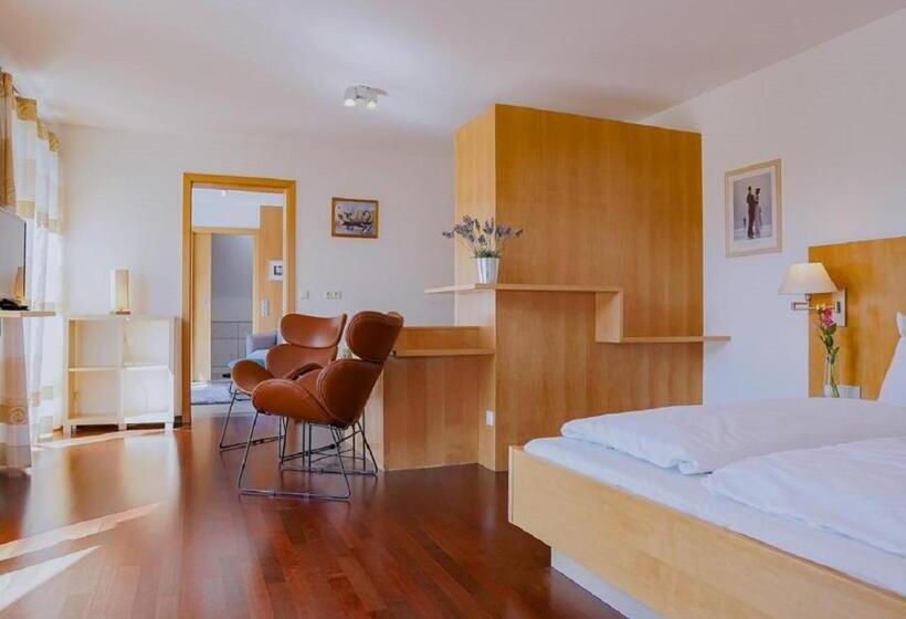 Полулюкс с Балконом, Züfle Hotel Restaurant Spa