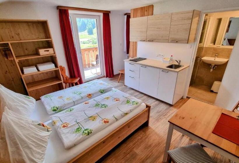 Семейное Студио, Gästehaus Landhaus Tyrol