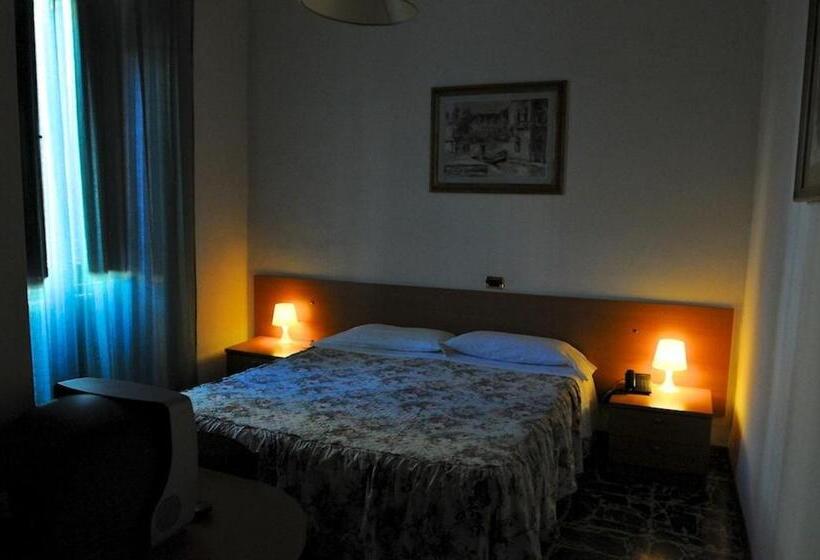 חדר סטנדרט לשלושה, Albergo Italia Di Nardi Renzo & C Snc