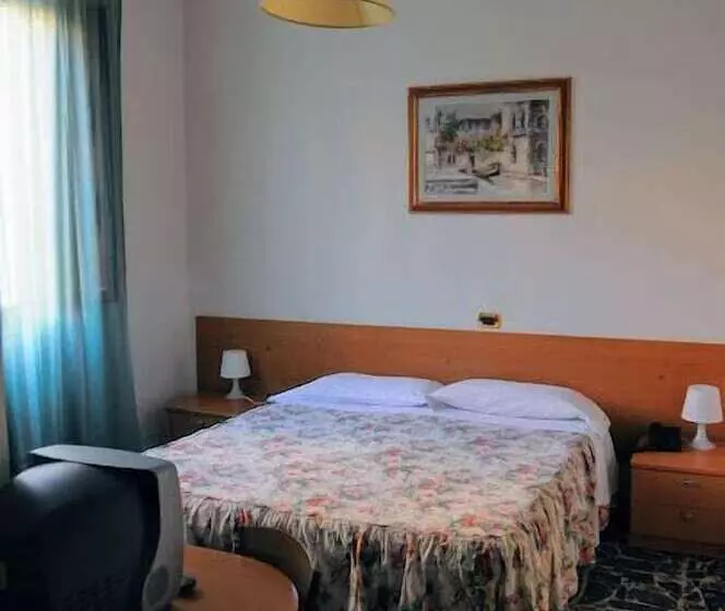 スタンダードトリプルルーム, Albergo Italia Di Nardi Renzo & C Snc