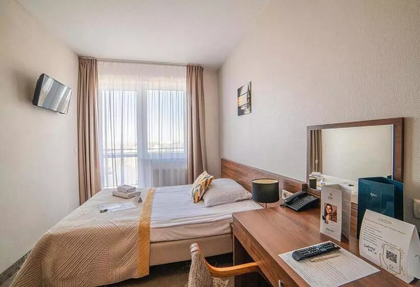 Comfort Yhden Hengen Huone, Astor