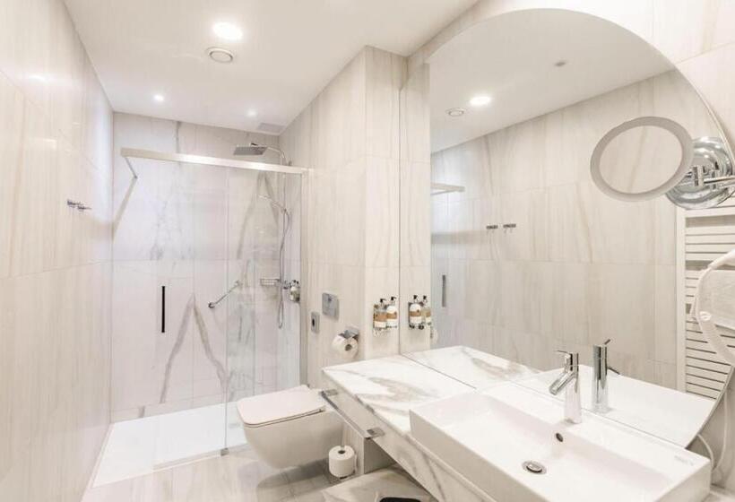 اتاق لوکس, Astor