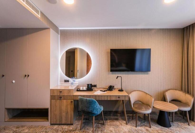 اتاق لوکس, Astor