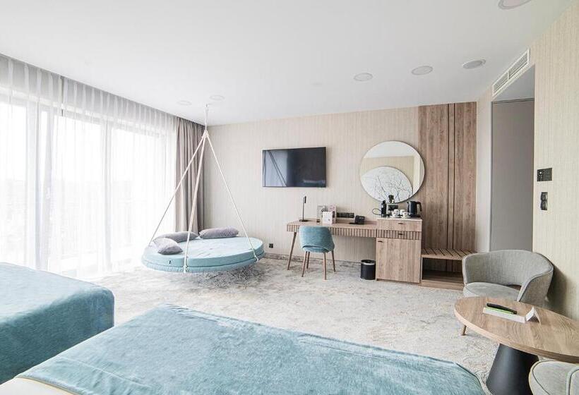 اتاق لوکس خانوادگی, Astor