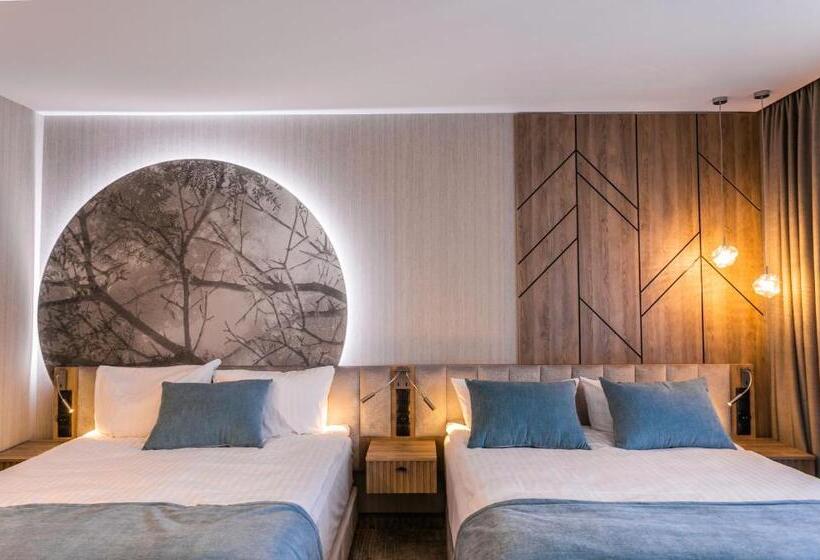 اتاق لوکس خانوادگی, Astor