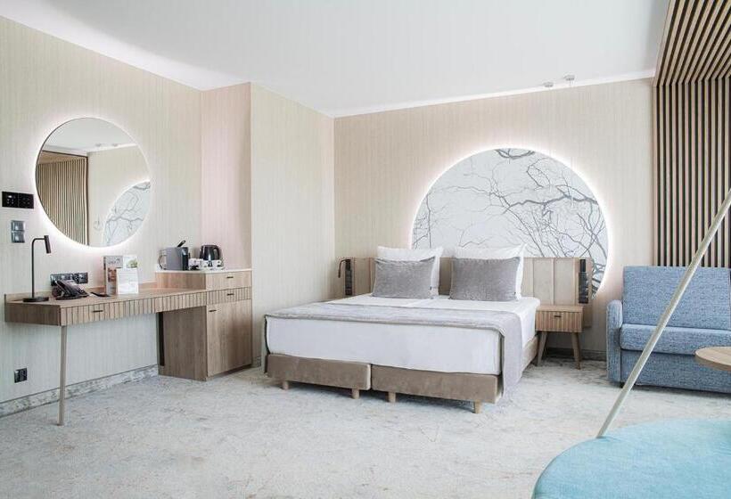 استودیوی لوکس, Astor