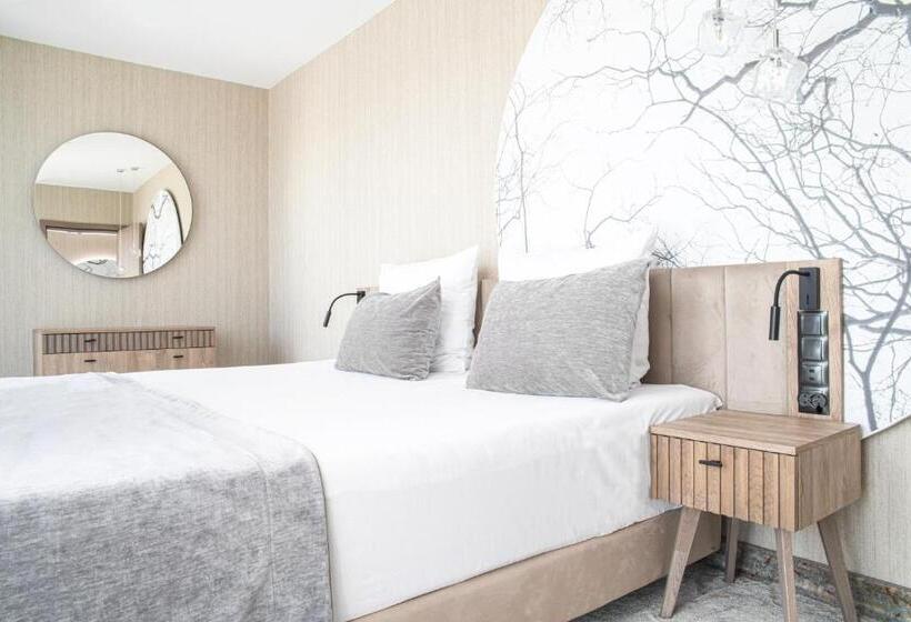 استودیوی لوکس, Astor