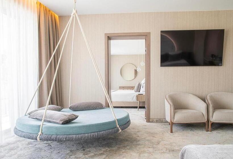 استودیوی لوکس, Astor