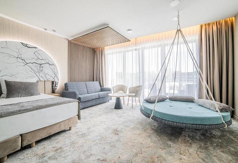 استودیوی لوکس, Astor