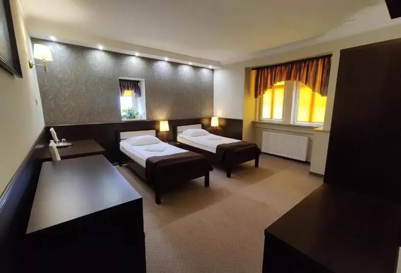 Superior-huone, Atena