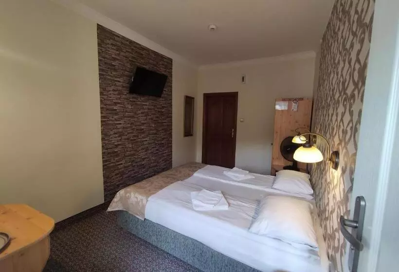 Standard-huone, Atena