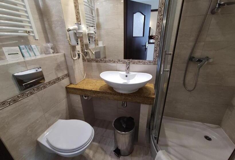 패밀리 룸, Atena