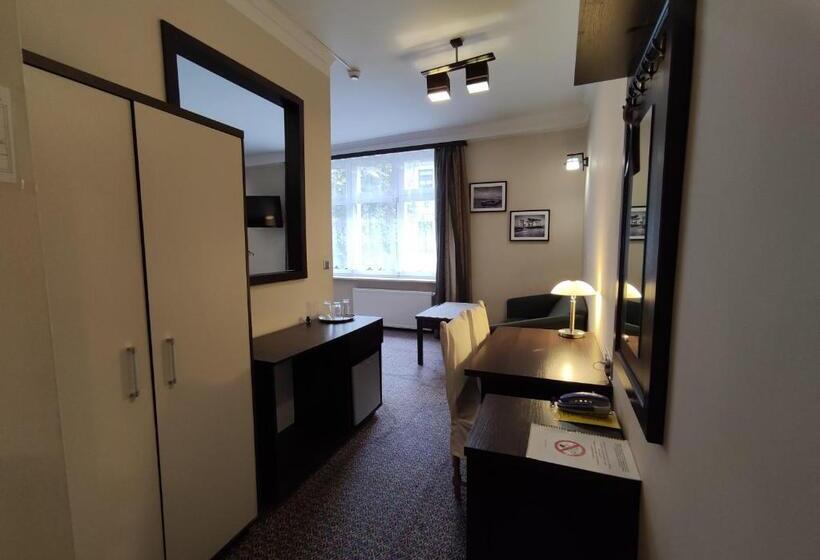 패밀리 룸, Atena