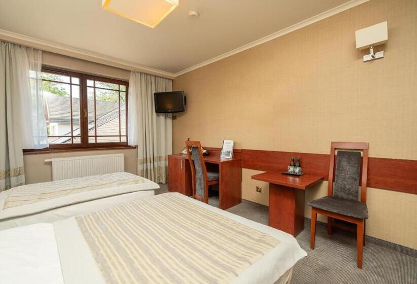 高级大房间, Badura