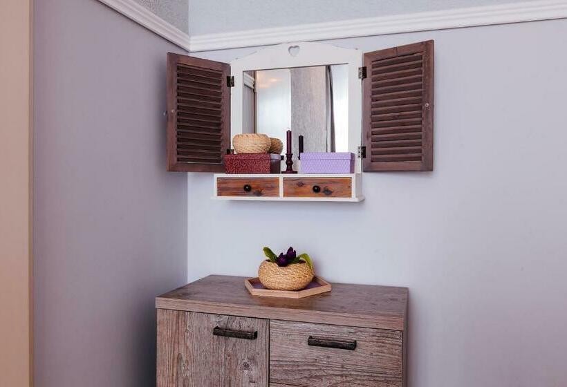 غرفة عائلية, Corel