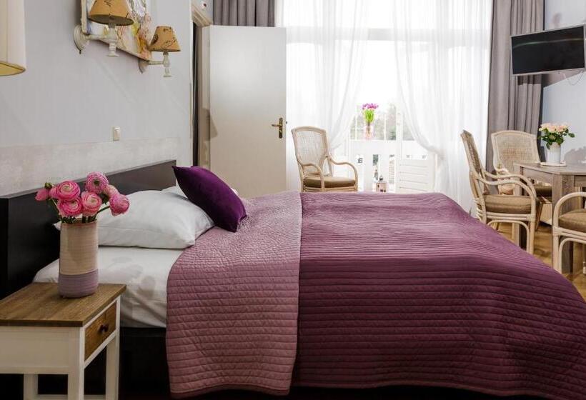 غرفة عائلية, Corel