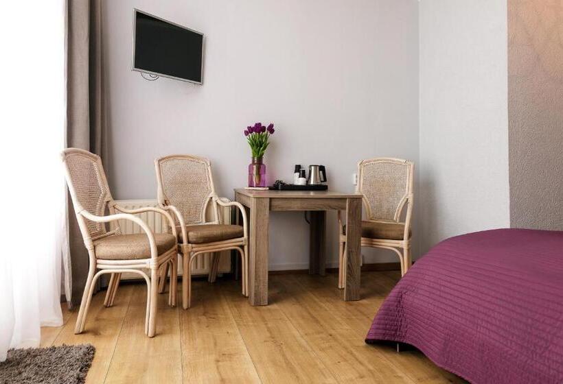 غرفة عائلية, Corel