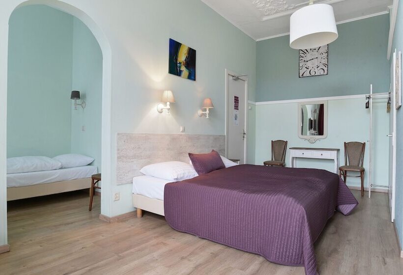 Quarto Familiar, Corel