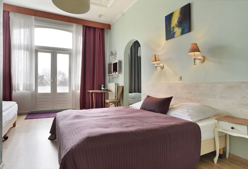 غرفة عائلية, Corel