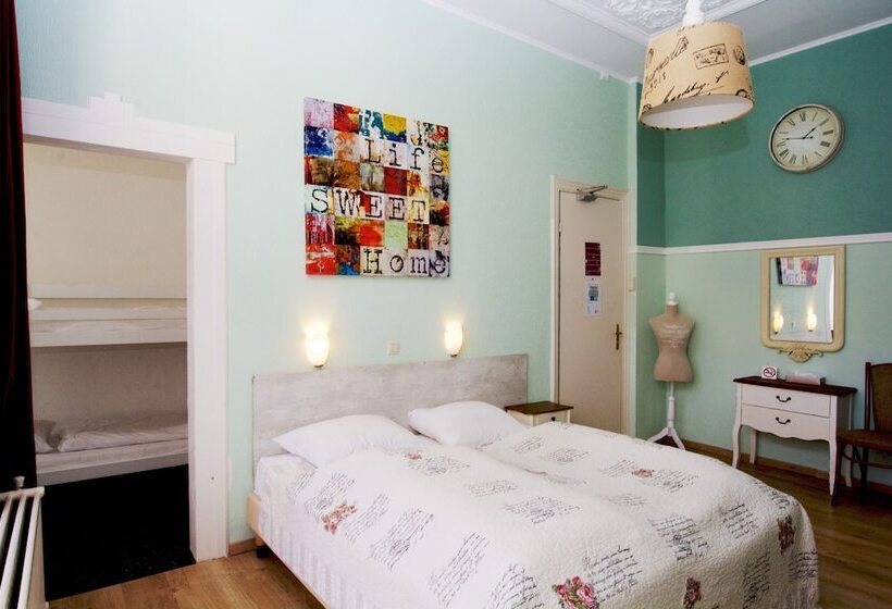 غرفة عائلية, Corel