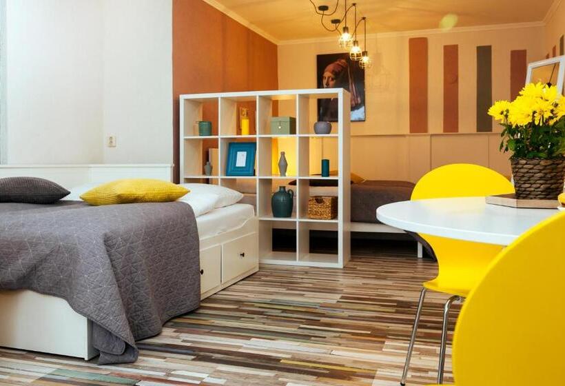 Quarto Familiar, Corel