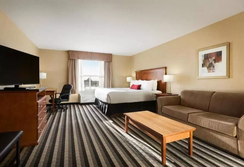 キングサイズベッドのスタンダードルーム, Days Inn & Suites By Wyndham Edmonton Airport