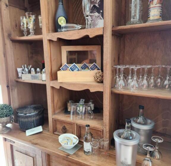 이코노미 싱글 룸, Hoppe