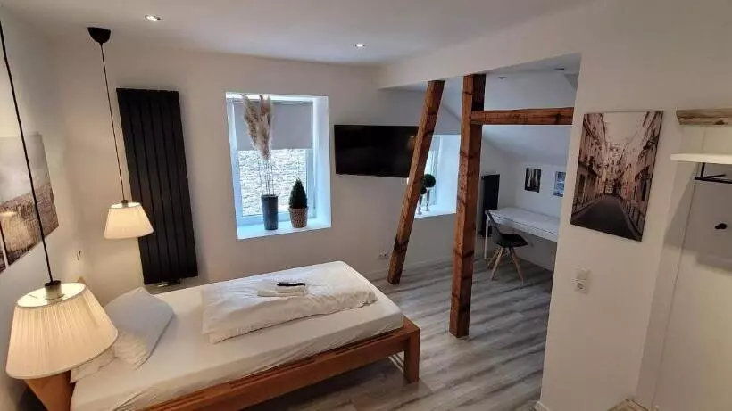 Standard Single Room, Hoppe