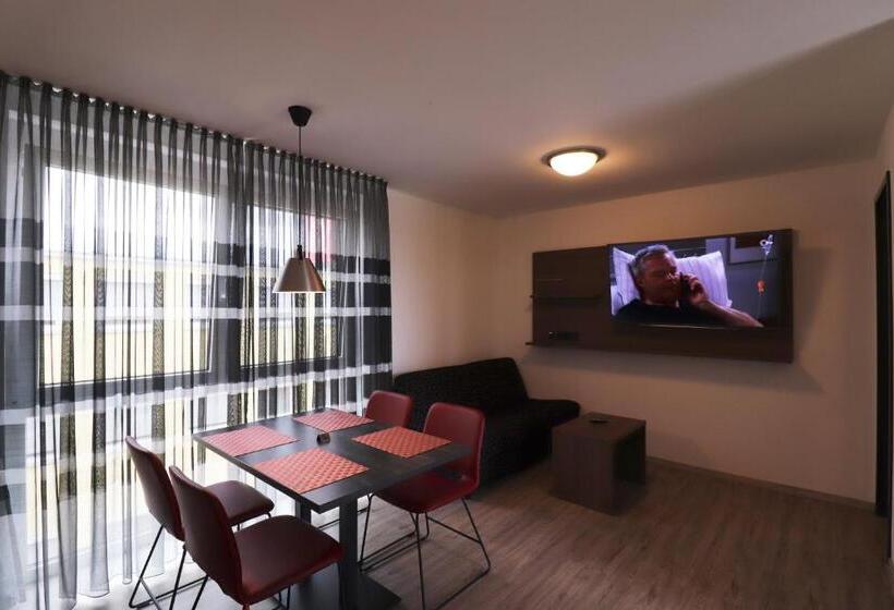 Апартаменты 1 Спальня, Iq