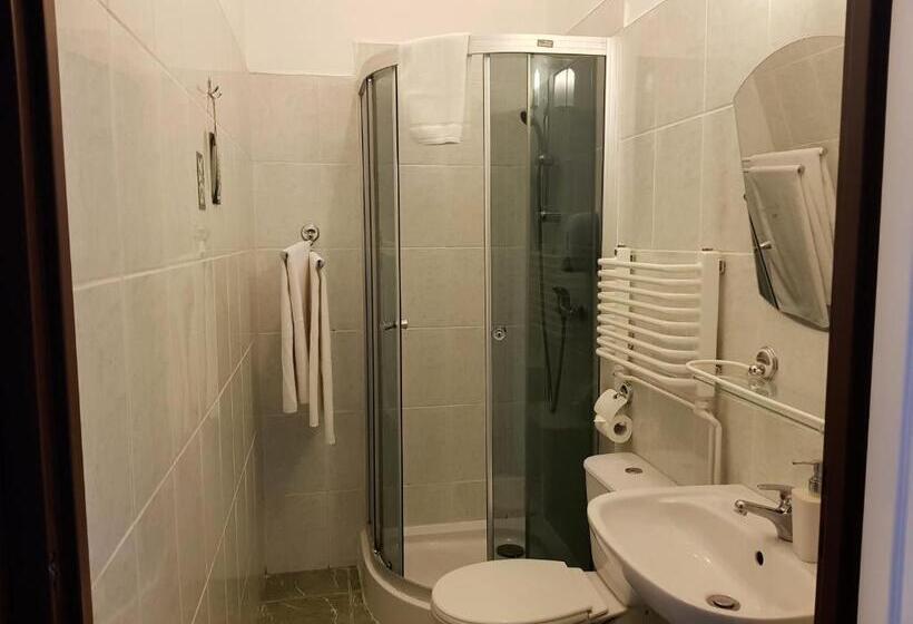 اتاق استاندارد, Pod Zamkiem