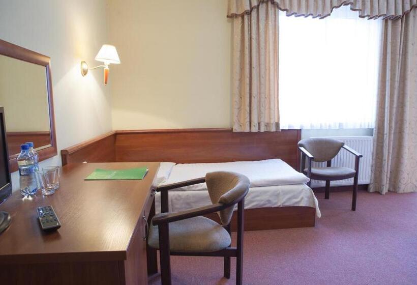 스탠다드 룸, Przedwiośnie