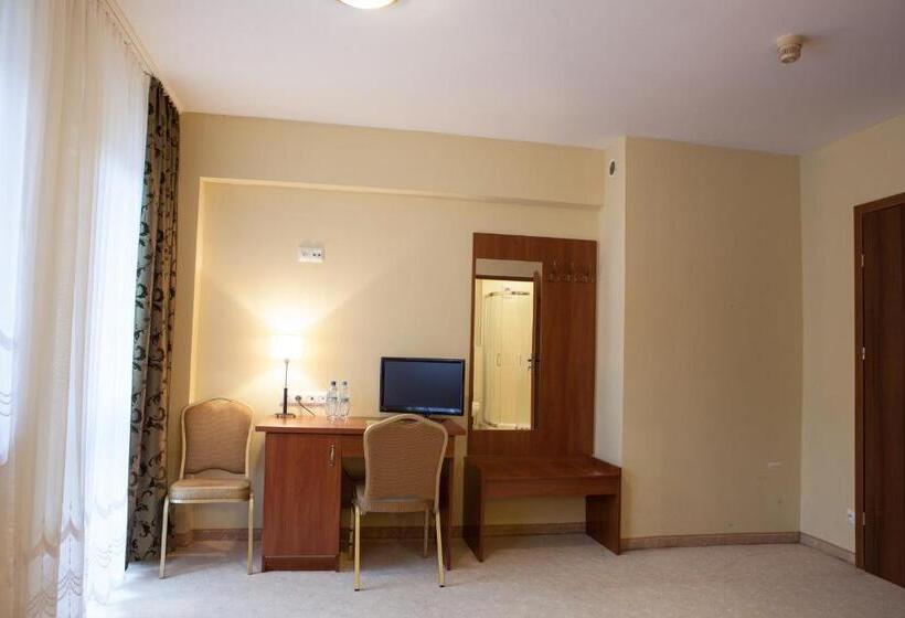 스탠다드 싱글 룸, Przedwiośnie