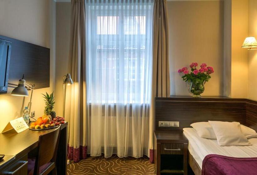 标准单人间, Racibor